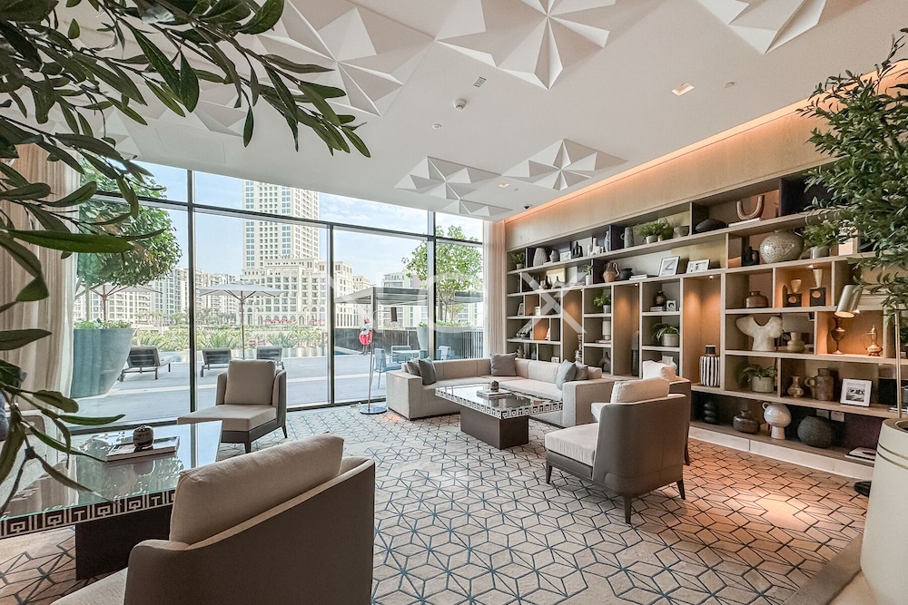 Modern 1BR 15th Floor Palace Residence