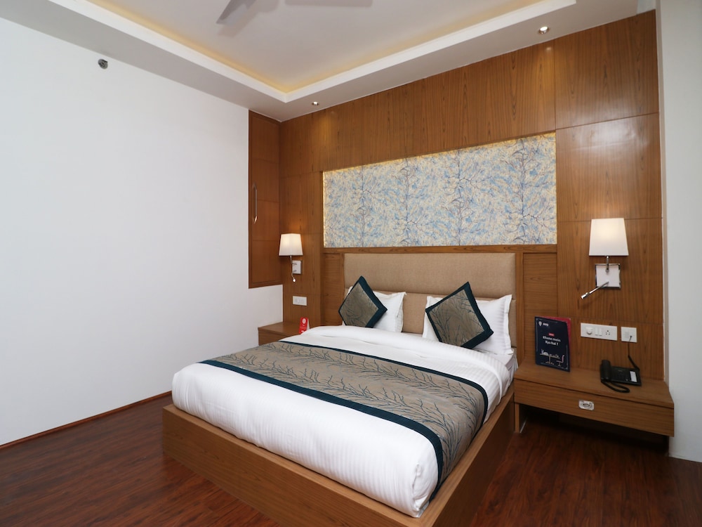 Capital O 10824 Hotel Star Suites