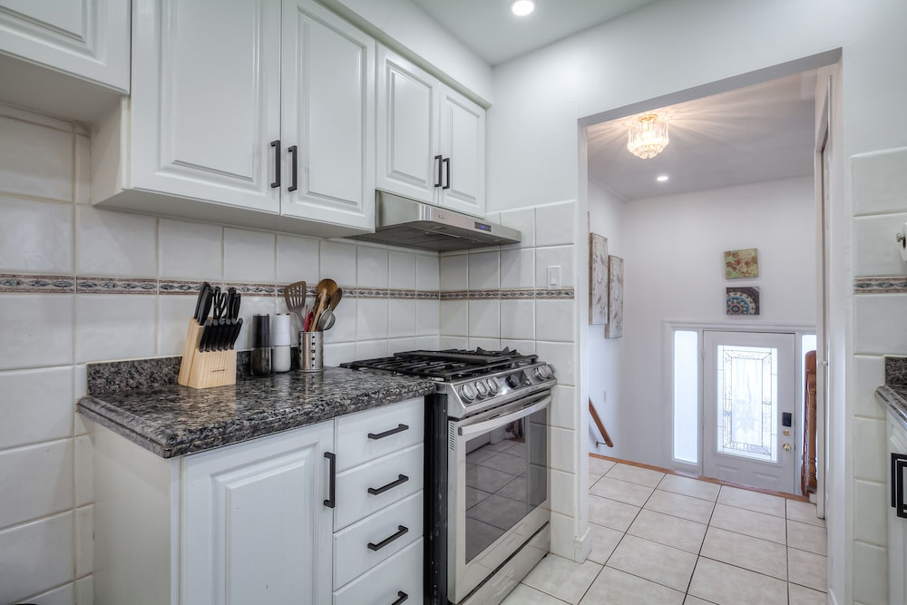 Spacious Breathtaking 4br Villa in the heart of Toronto