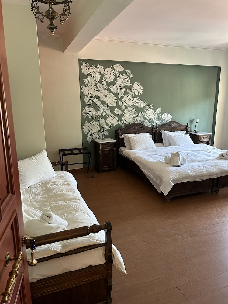 Aristarchos Lodge