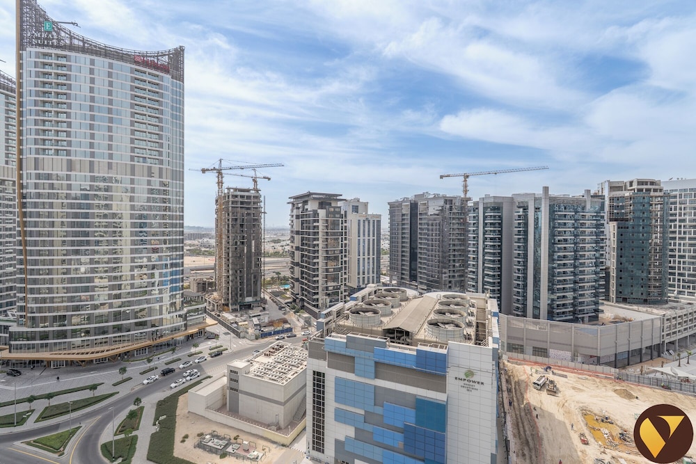 Elegant 2BR Canal View Near Dubai Mall