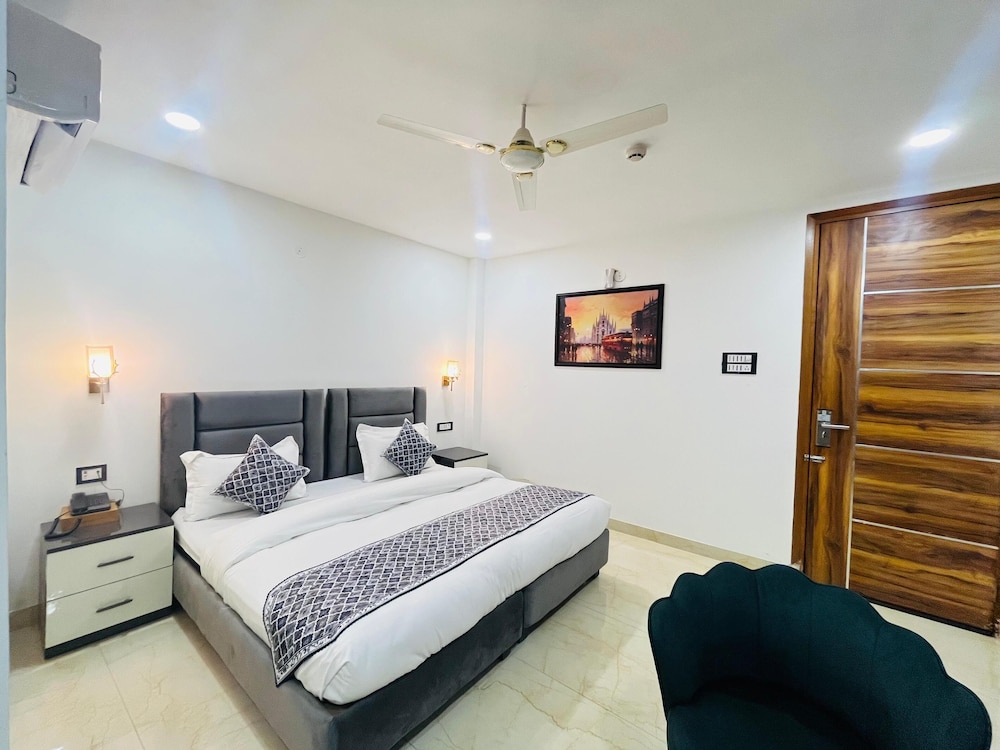 Roomshala 183 Hotel Aroma Chattarpur
