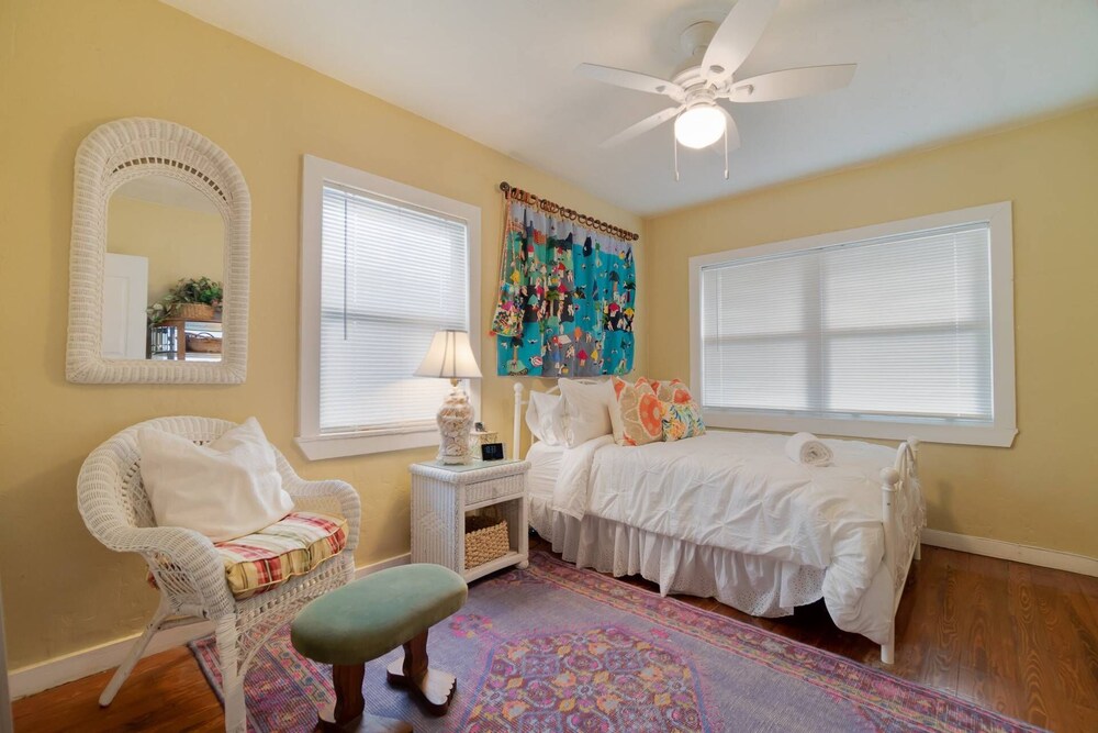 The Secret Garden Home Close to Beach, Shops, Restaurants, Pet Friendly, Close to Lucerne Ave! view 5