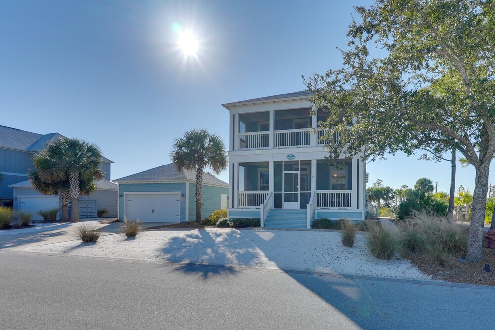 Steps to Shore: Windmark Beach Retreat w/ Balcony!