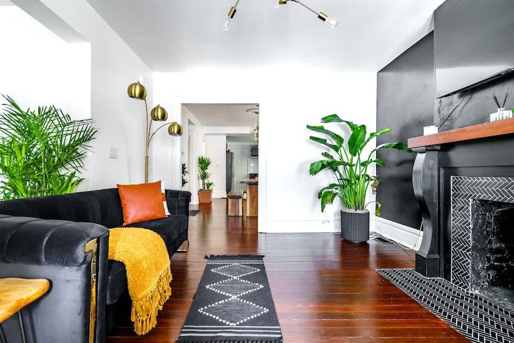 Prime Location Top Rated Clean Parking Free