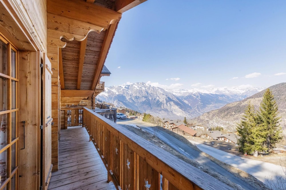 Chalet Coucou - Luxury 10 pax Chalet With Incredible Views Garage