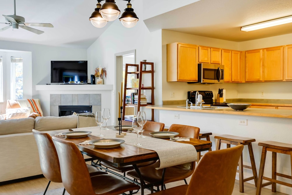 Cozy Steamboat Condo w/ Balcony & Mtn Views!