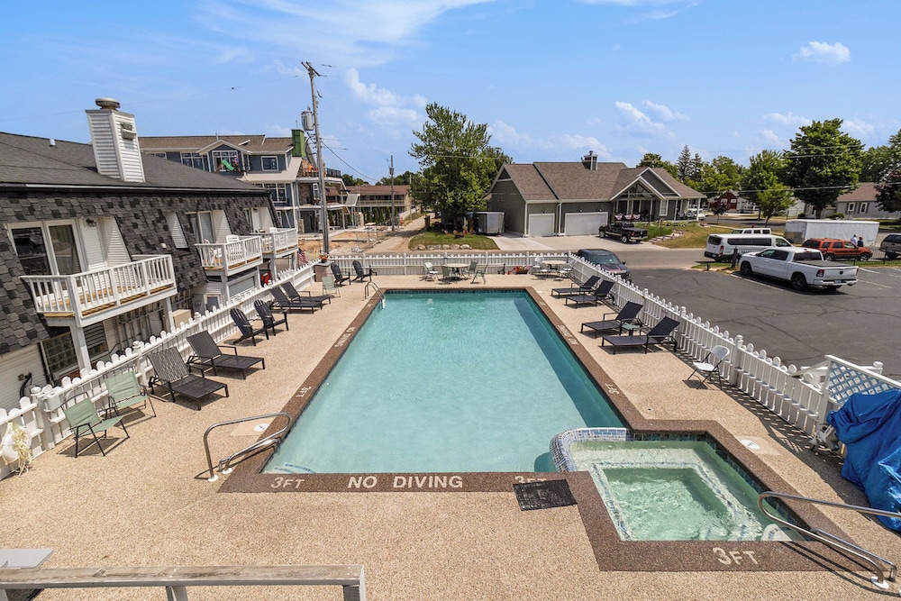 Snyder's Shoreline Inn