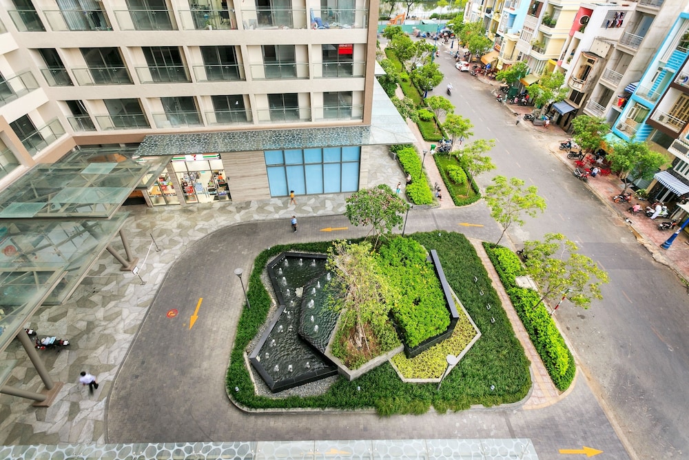 Jennifer House - Millenium Apartment