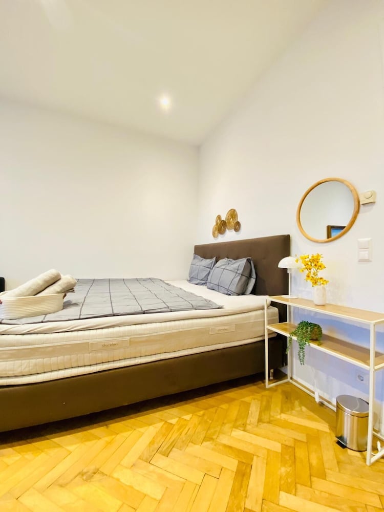 Comfortable 1BR Apartment Westbahnhof