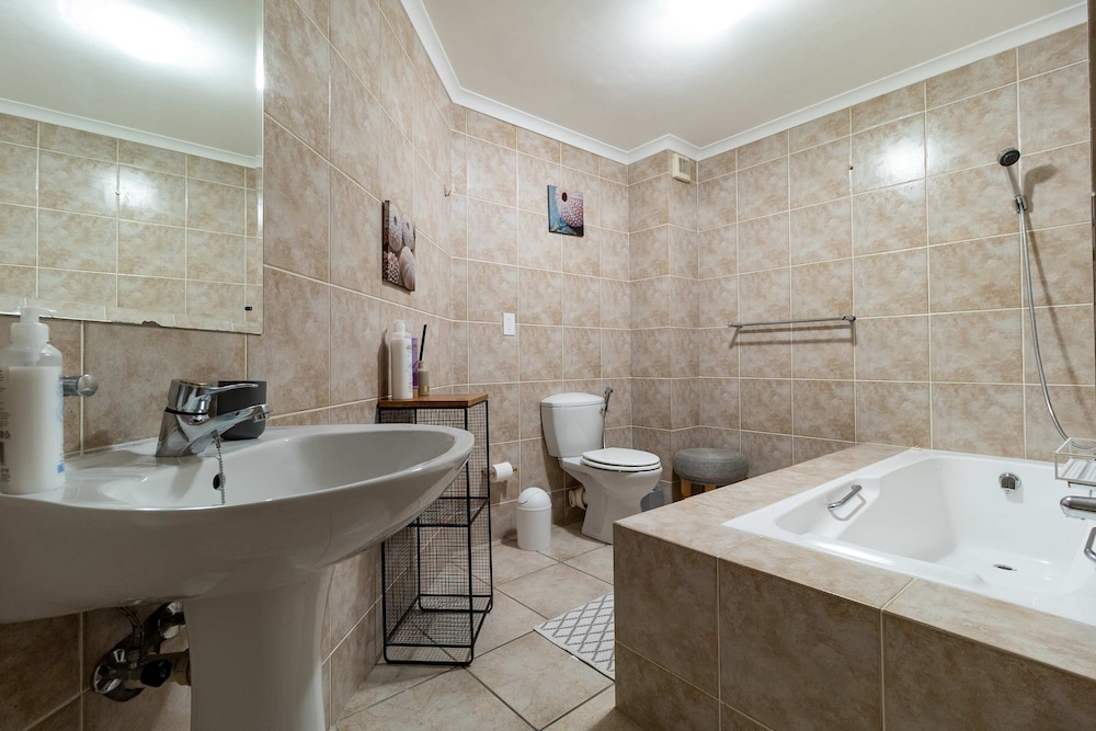 3 Bedroom Family Apartment Beach Club - Houtbay