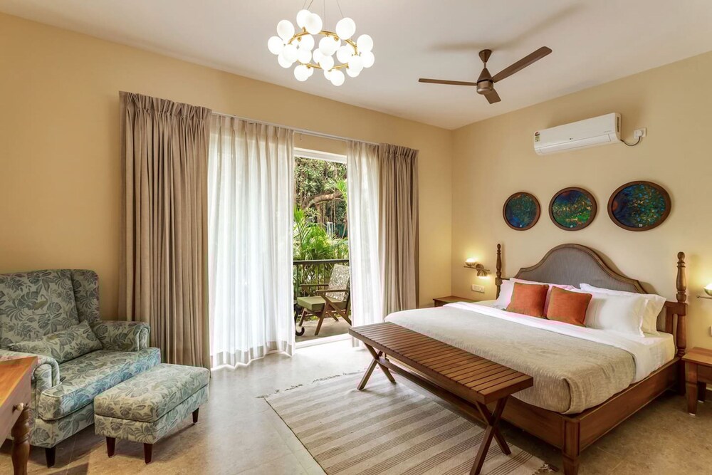 Field View Villa With Pool Perfect for Big Groups
