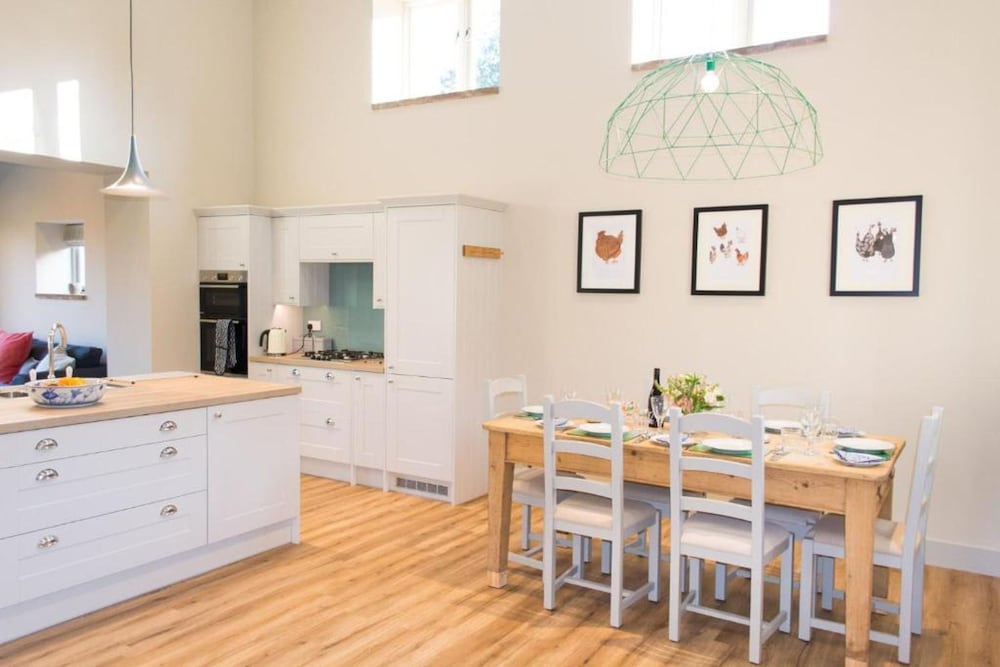 Host Stay Boathouse Barn