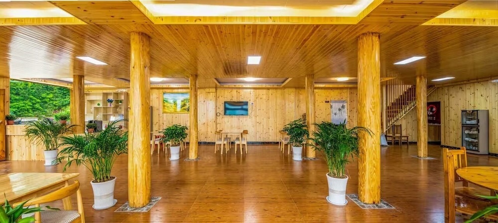 Happy live hotel