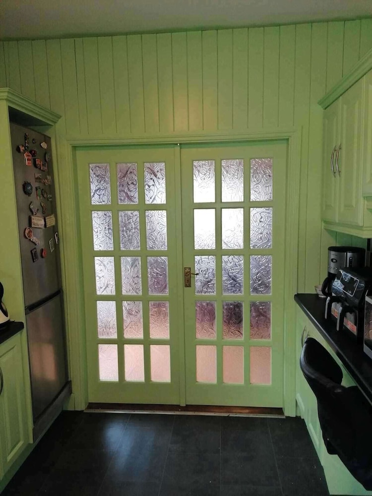 The Railway Lodge, 4 Bedrooms, Sleeps 11, Pets Ok