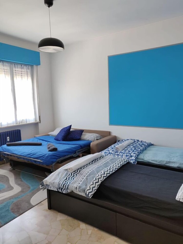 HelloGuestHouse en Olgiate Comasco — bedroom
