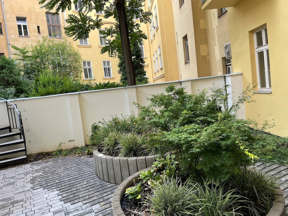 Apartment U Muzea and Vaclavske Namesti