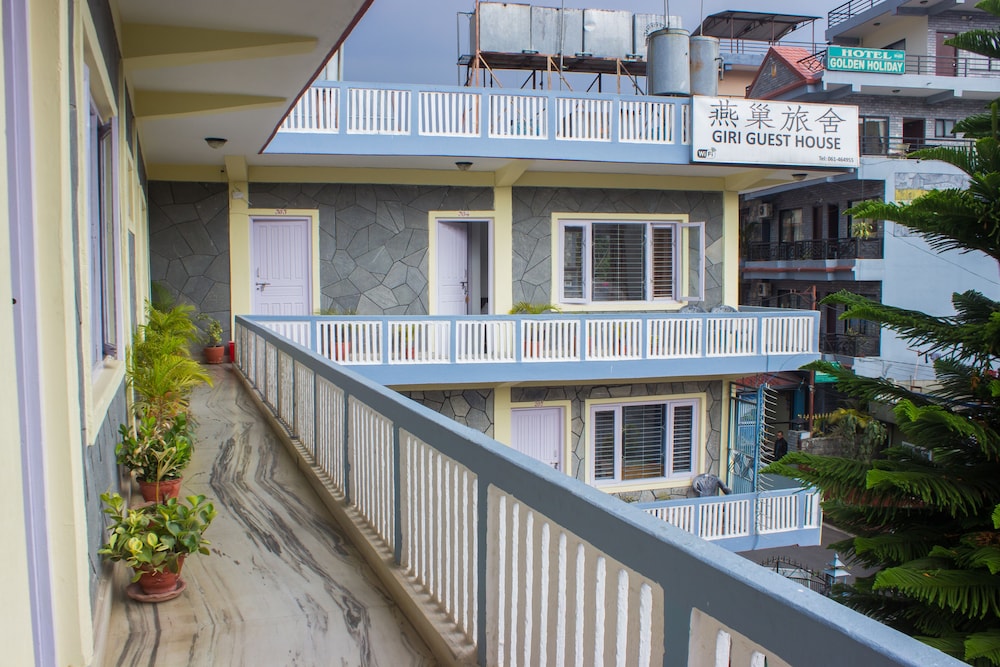 Giri Guest House