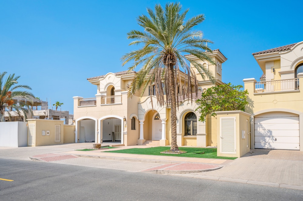 5BR Beach & pool villa in Palm