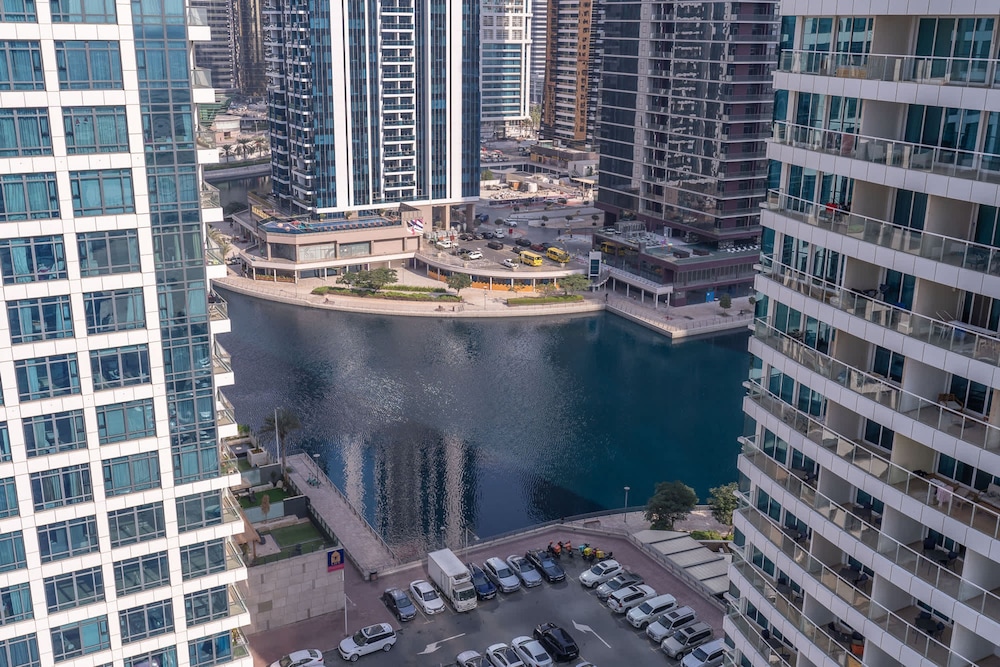 Sleeps 4 in This 2 Bedroom Apartment in Dubai Gate 2