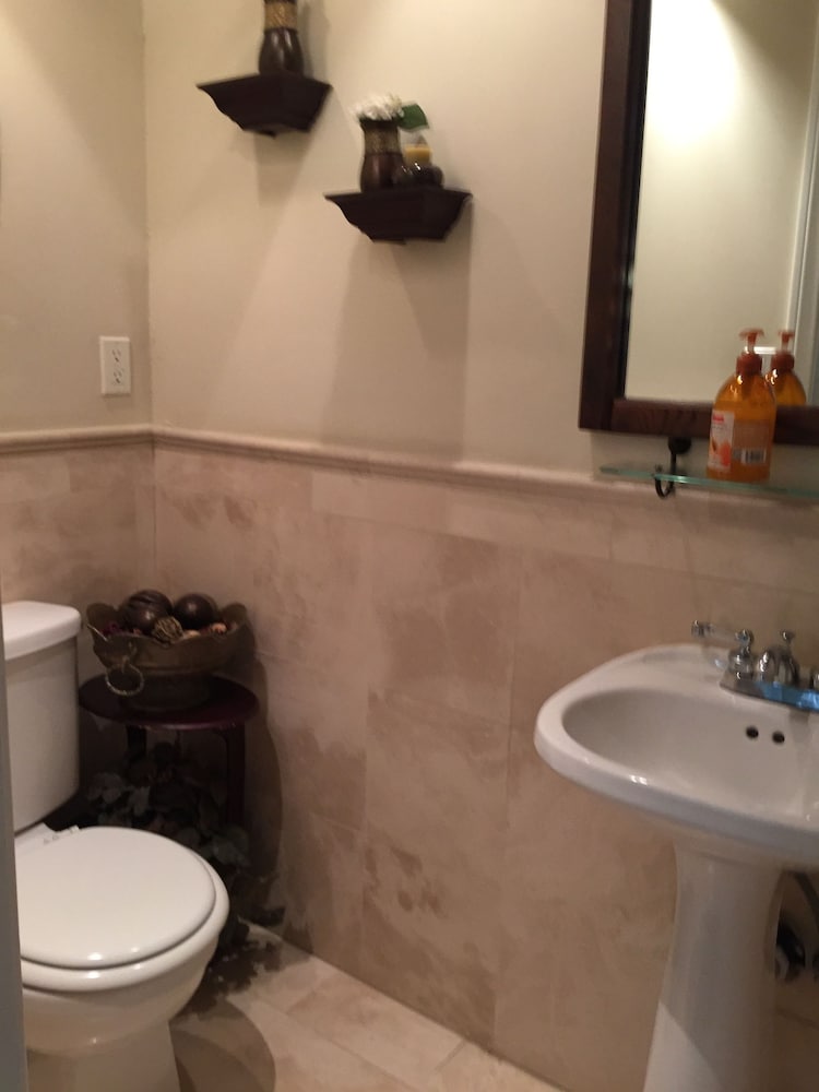 Lovely 2 Bedroom Home with Pool