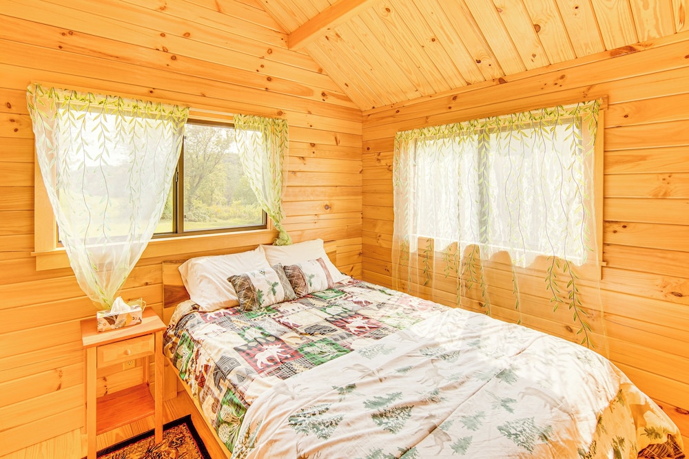 5 Mi to Susquehanna Boating! Secluded Log Cabin
