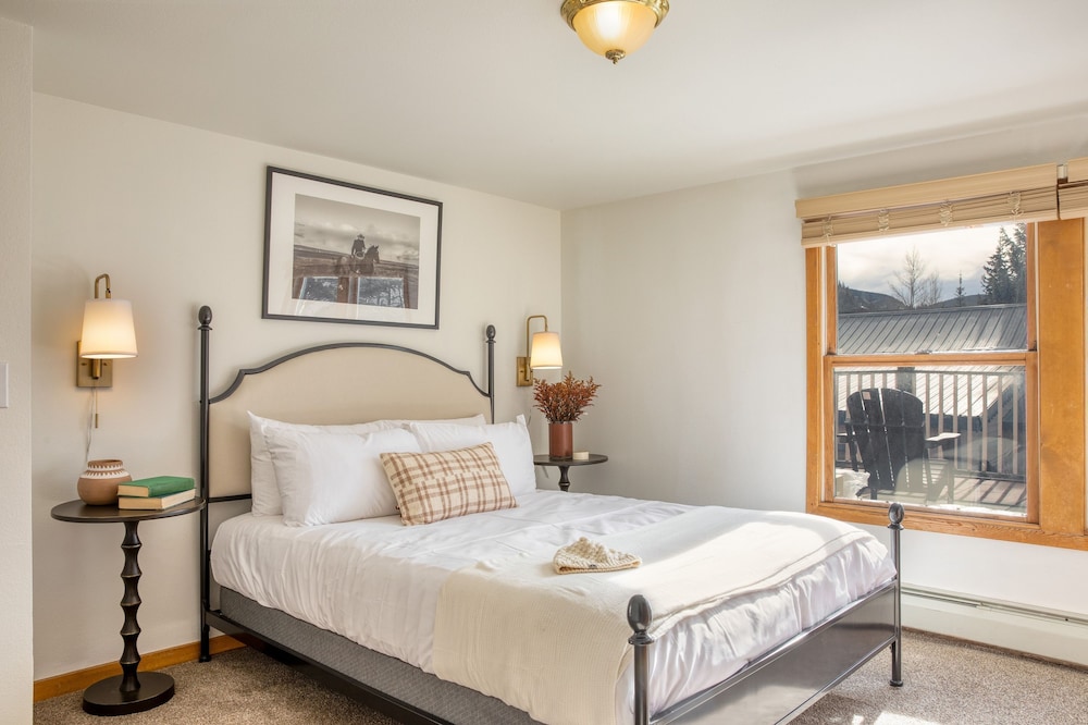 Holly by Avantstay In the Heart of Breckenridge w Hot Tub Game Room Roof Top Patio
