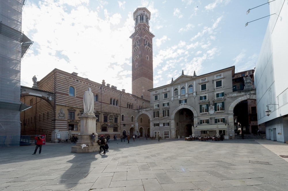 in Verona With 3 Bedrooms and 3 Bathrooms