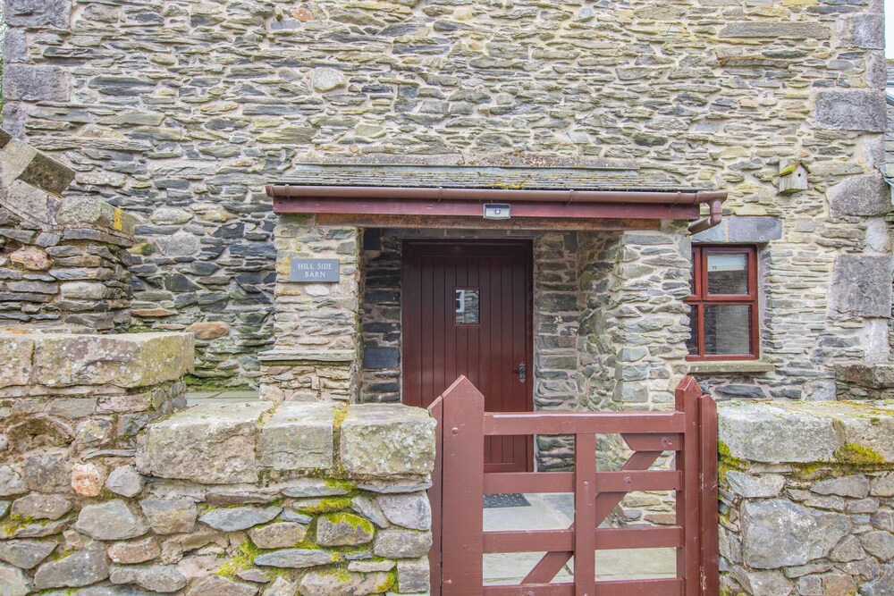 Hill Side Barn
