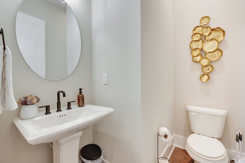 Chic Atlanta Vacation Rental ~ 1 Mi to Downtown!