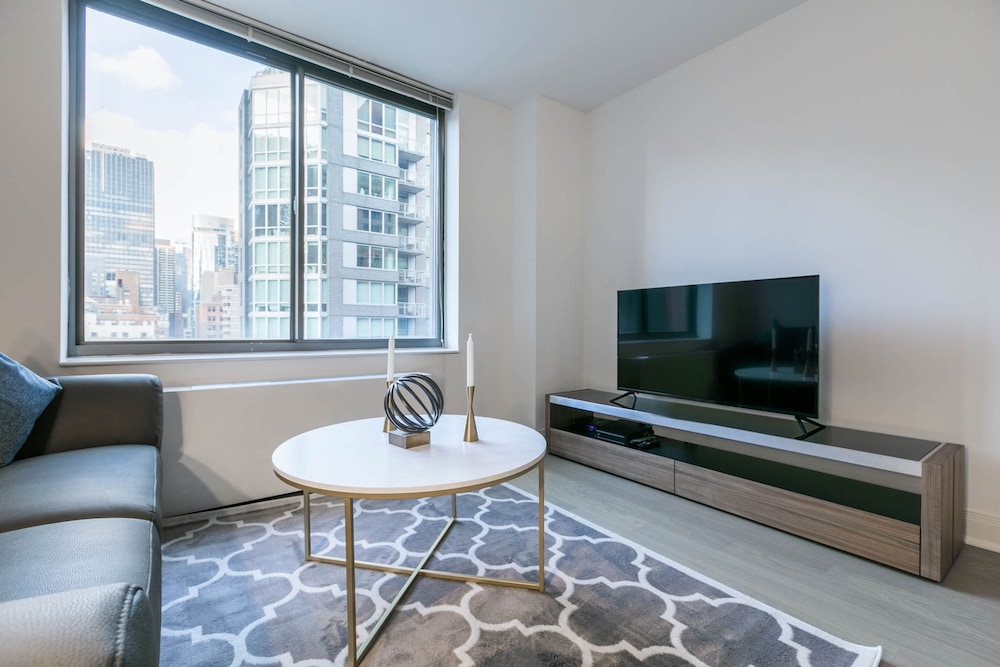 Fully Furnished 1BR in Murray Hills
