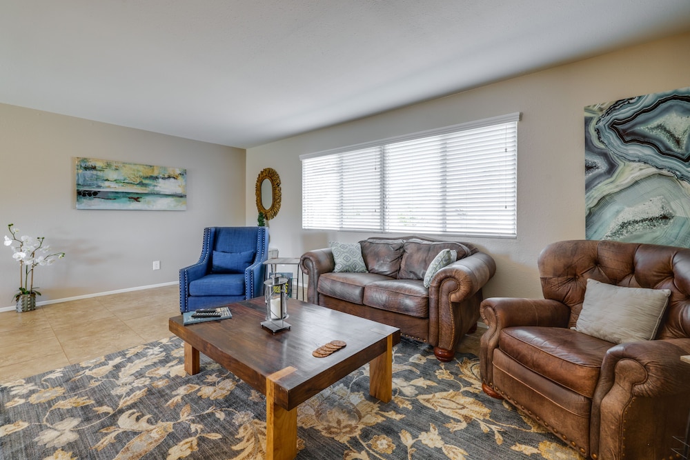 Charming Tempe Home w/ Pool & Putting Green! view 4