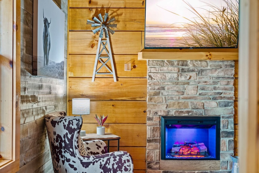 Rustic Mountain Retreat by Ghosal Luxury Lodging - Property Image 10