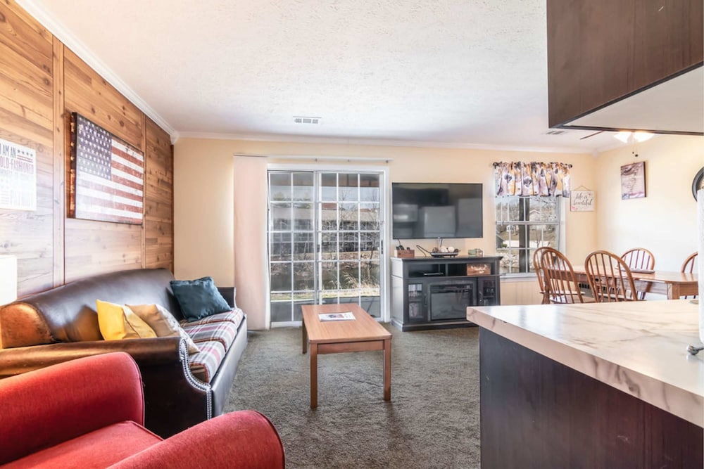 The Cozy Hideaway Stay for 6
