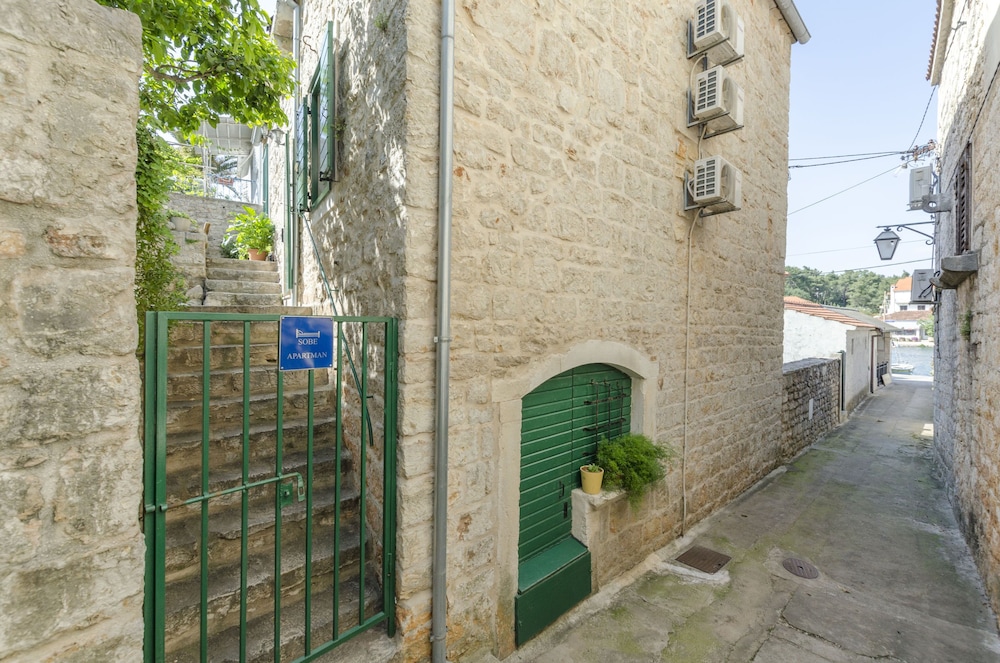 Photo 66