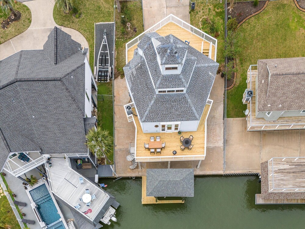 The Blue Pentagon 3 Bedroom Home