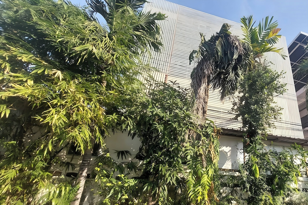Sukhum Mega Bangna Guest House