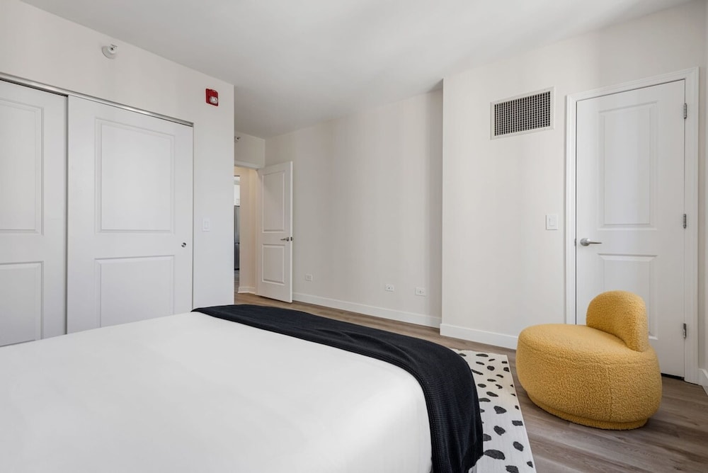 Michigan Ave 2BR Balcony Exclusive Access