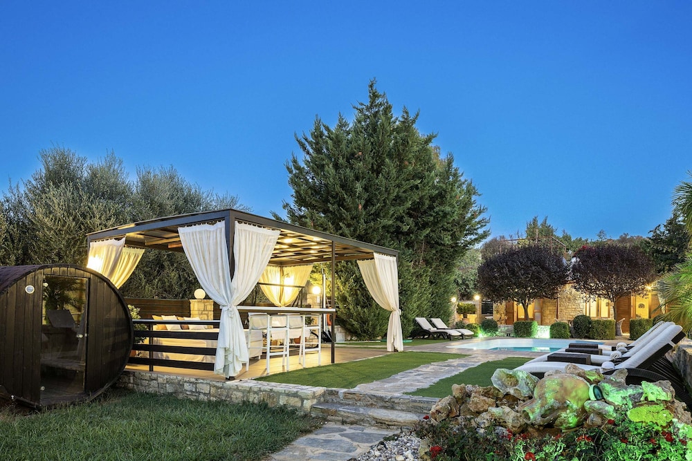 Maratho Villa - With Private Pool