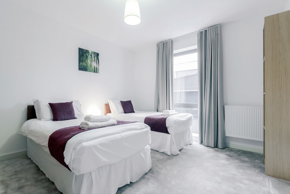 Guildford Vacations - Roomspace Apartments -The Residence - Property Image 4