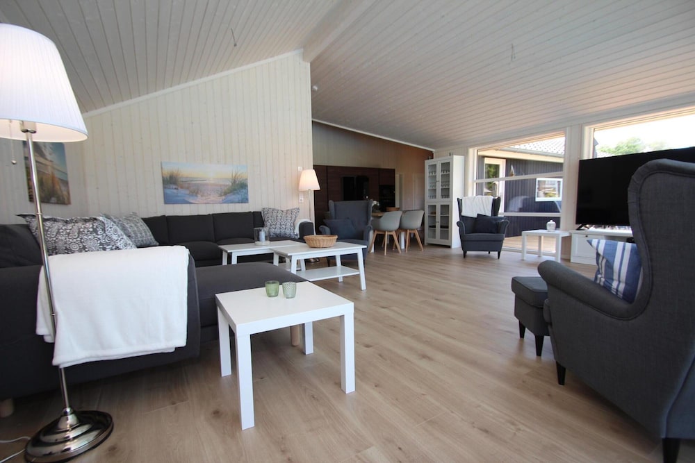 Ferienhaus mit Pool und Sauna am Duemmer See