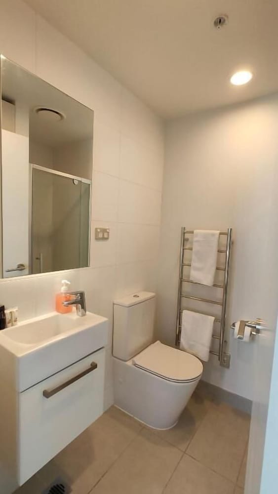Near Sky Tower Cozy 1B Apt Close to Port