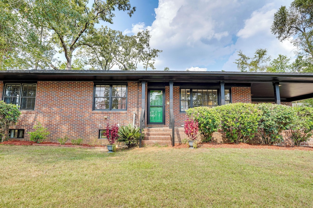 Group Getaway w/ Fenced Yard & Pool Table in Wrens
