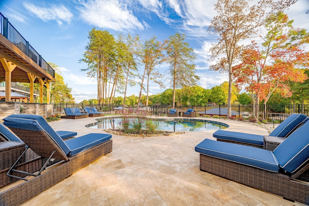 Black Bear Lodge by Avantstay Lakefront Dock Pool Theater Sleeps 20