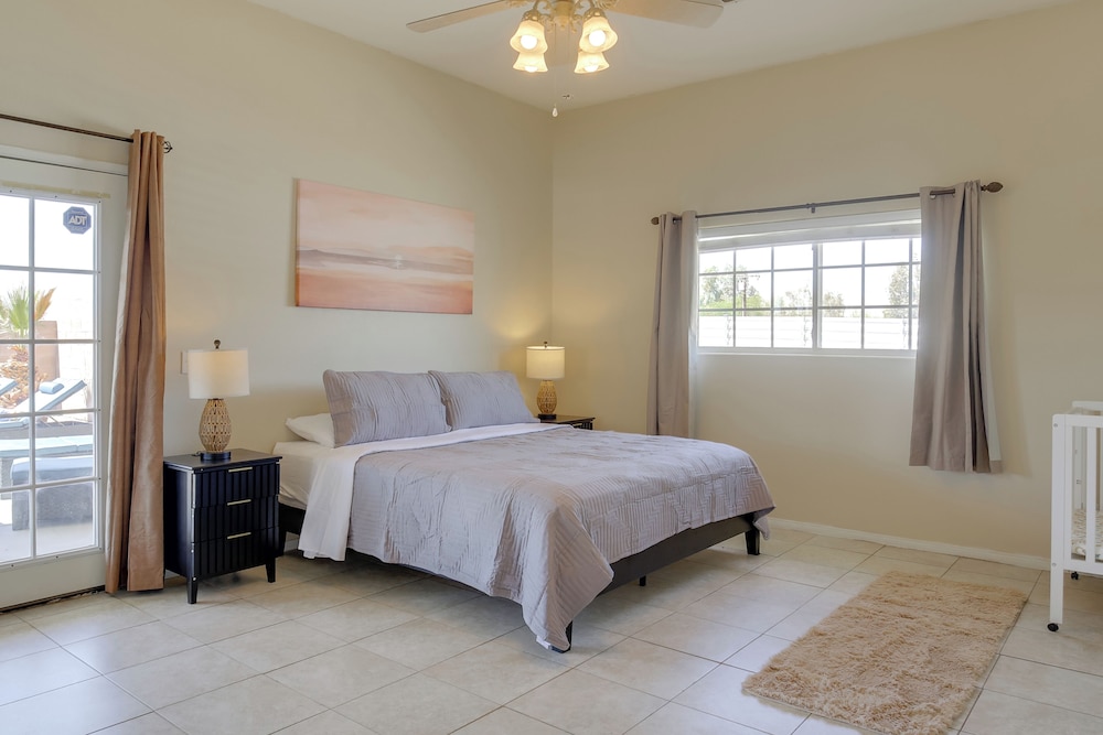 Desert Escape: 360 Mtn Views & Saltwater Pool/spa