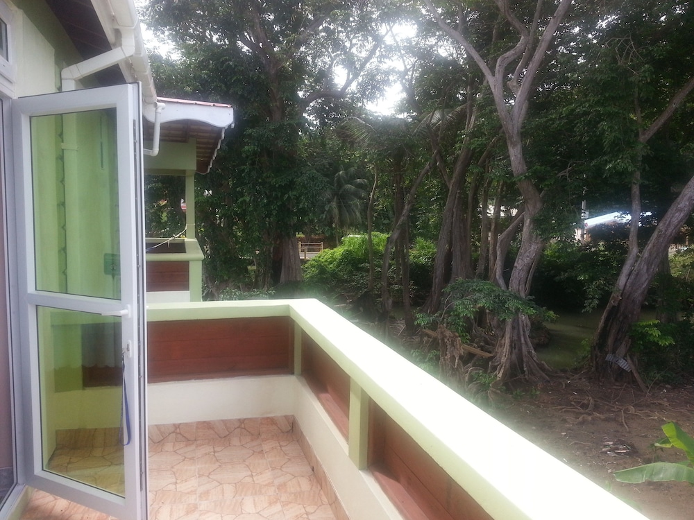 The Nixon's Bay Side Mangrove Inn
