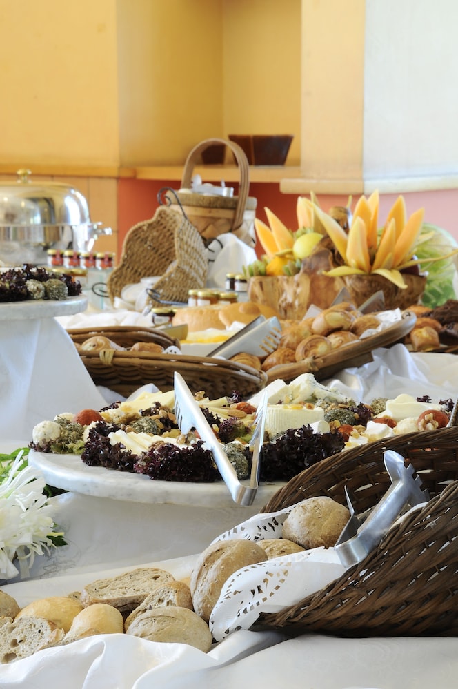 Country Lodge Hotel & Resort