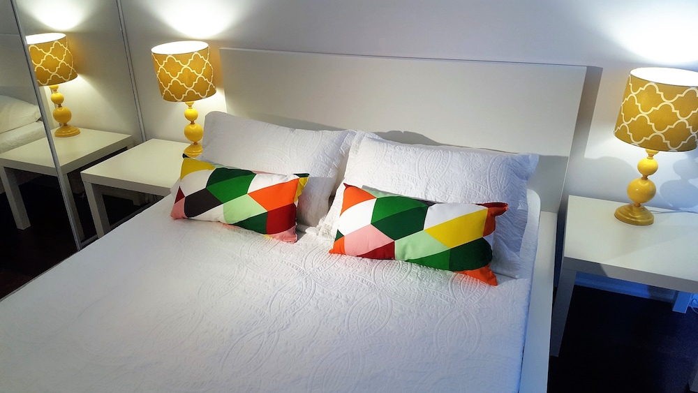 Lavish Suites - Luxury Condo - Downtown - Image 2