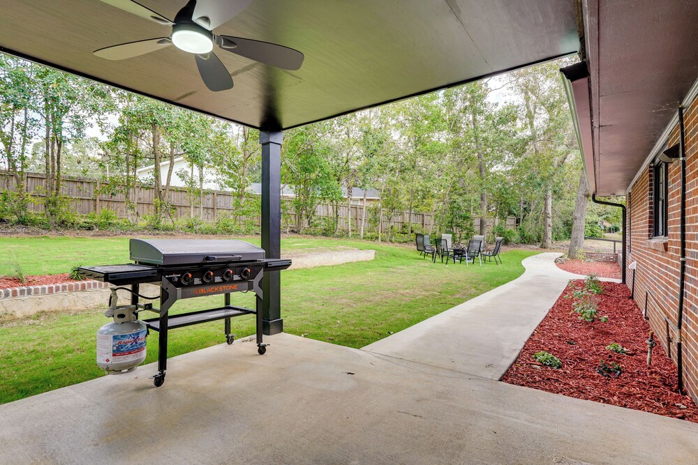 Group Getaway w/ Fenced Yard & Pool Table in Wrens