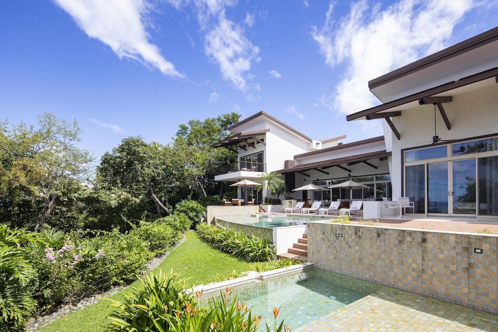 Villa Belvedere Pacific Sunsets 2 Private Pools